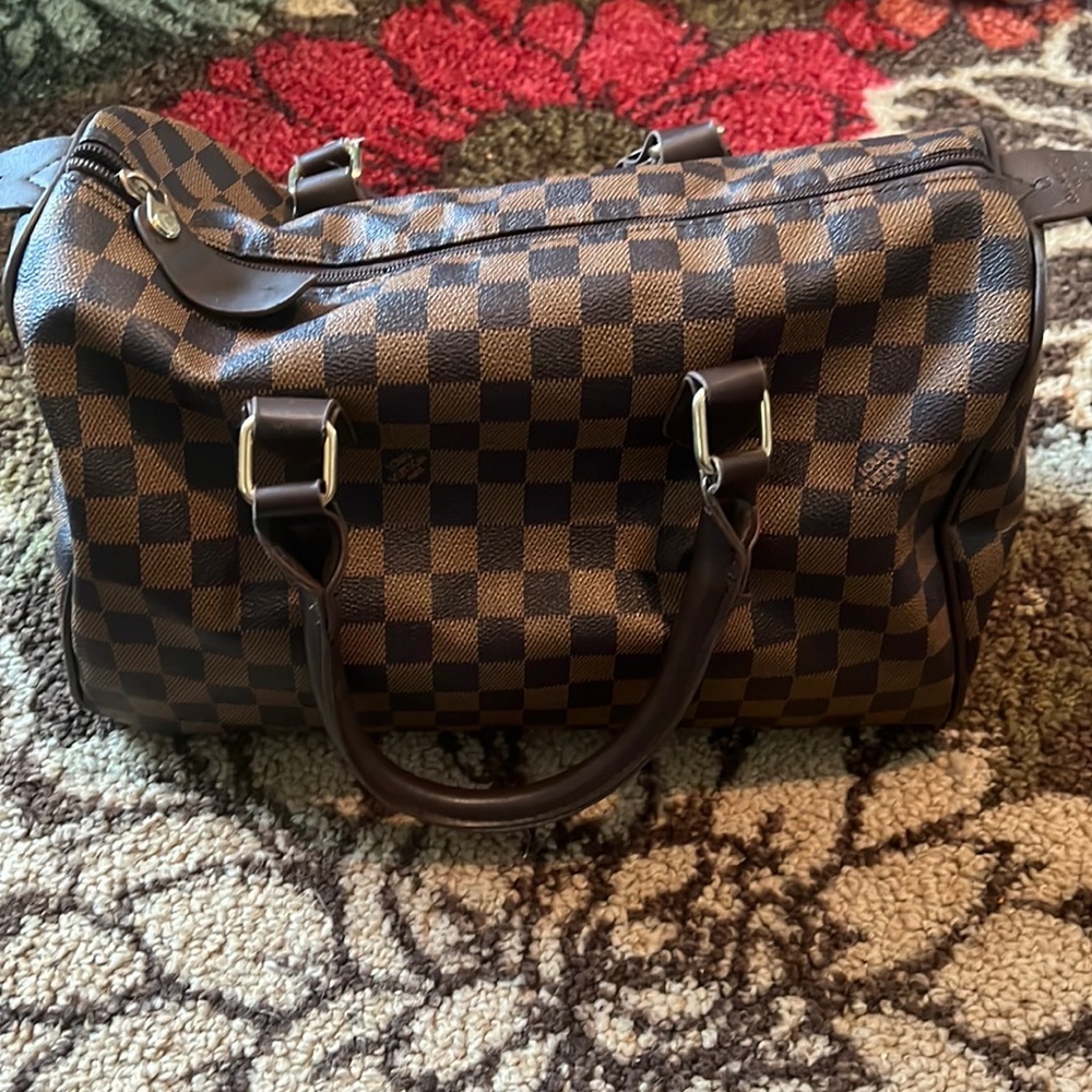 Cute satchel bag.